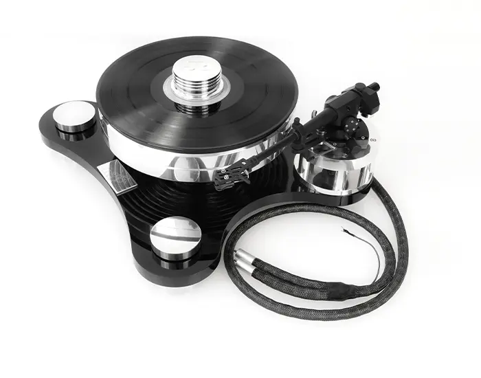Transrotor-Plattenspieler bestückt mit dem Tonarm TRA 9 mit in-akustik AIR-Tonarmkabel