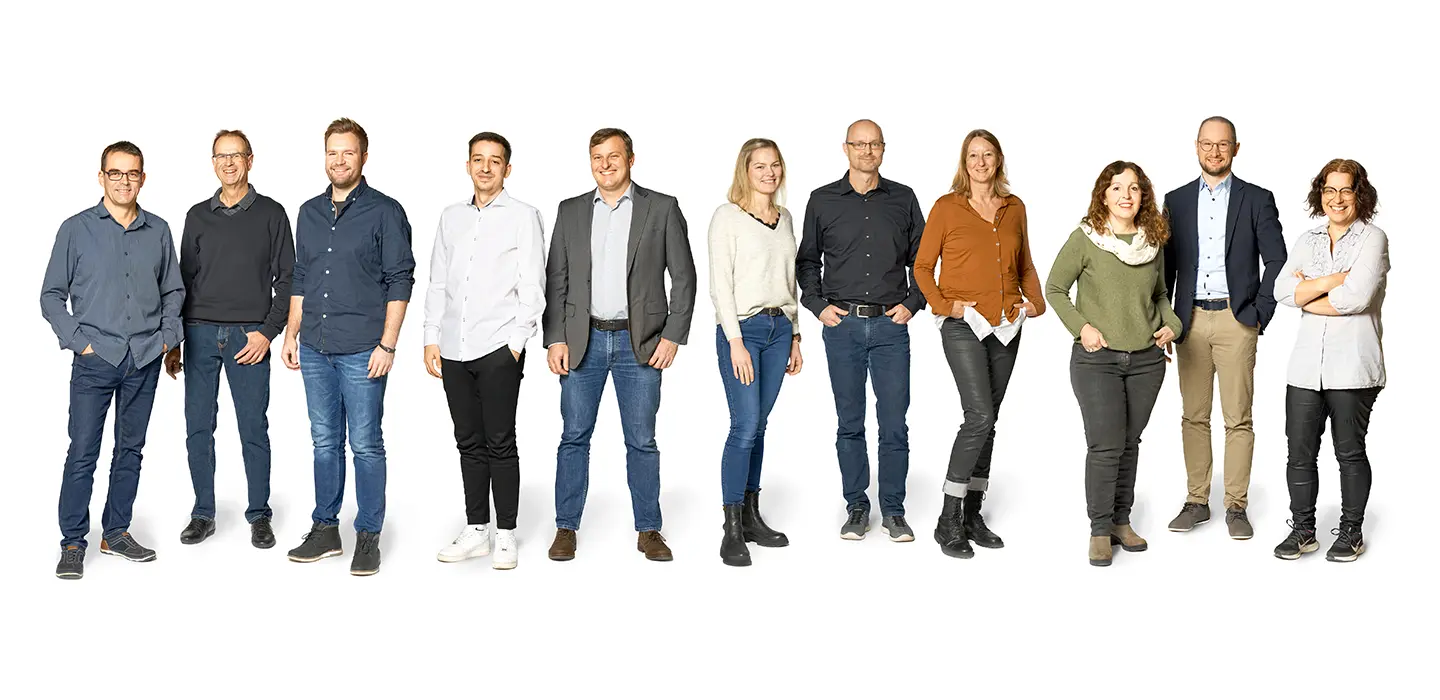 in-akustik Teamfoto vor weißem Hintergrund